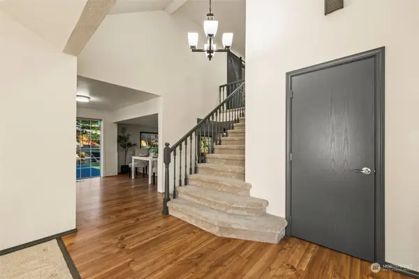 4002 Hollywood DR NE, Olympia, WA 98516