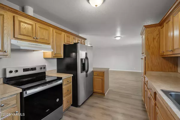 430 Swan Rd, Sunnyside, WA 98944