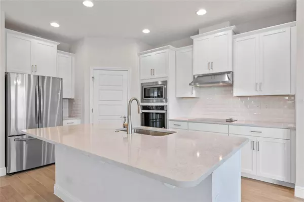 9693 LOST CREEK DR, Winter Garden, FL 34787