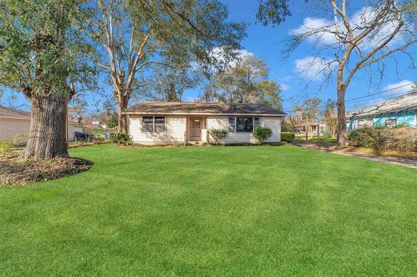 2742 Angier RD, Huntsville, TX 77340