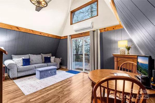 42 Rainbow Lake CIR, Black Mountain, NC 28711