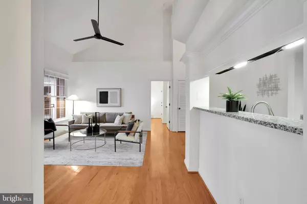 46604 ELLICOTT SQ #300, Sterling, VA 20165