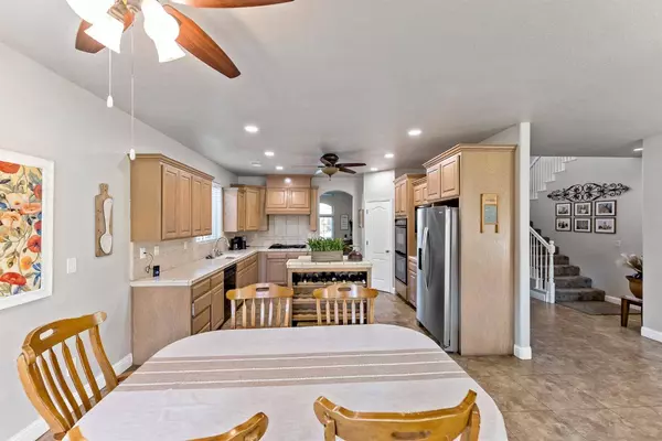 5904 E Kaviland AVE, Fresno, CA 93727