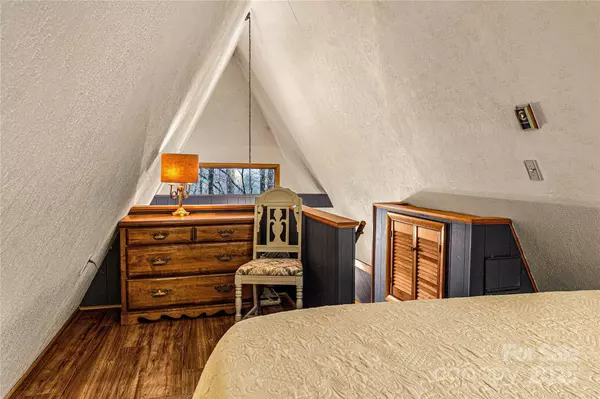 42 Rainbow Lake CIR, Black Mountain, NC 28711