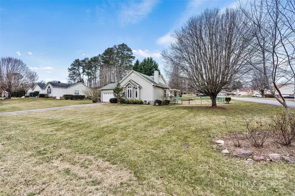 2363 24th Street LN NE, Hickory, NC 28601