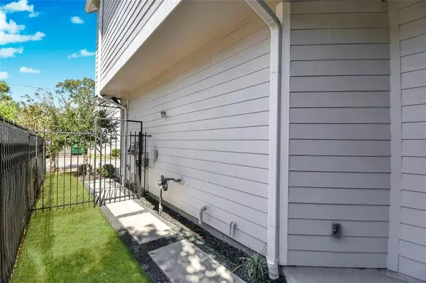 305 Willard ST, Houston, TX 77006