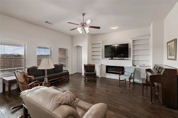 701 Meadowedge Lane, Denton, TX 76207