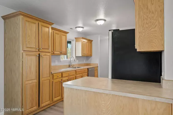 430 Swan Rd, Sunnyside, WA 98944