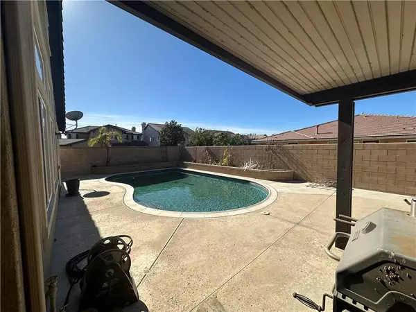 6891 Old Peak LN, Eastvale, CA 92880