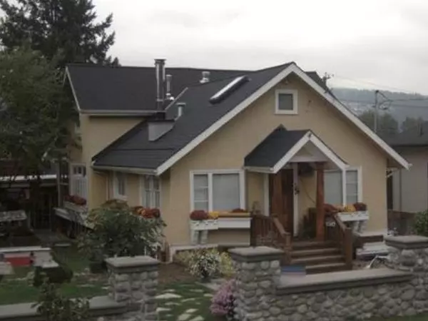 2906 ST GEORGE ST, Port Moody, BC V3H 2H5