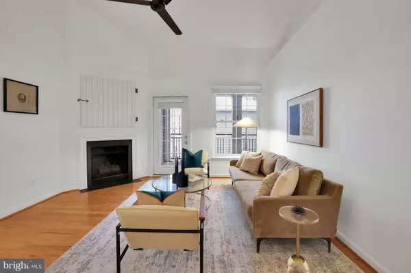 46604 ELLICOTT SQ #300, Sterling, VA 20165