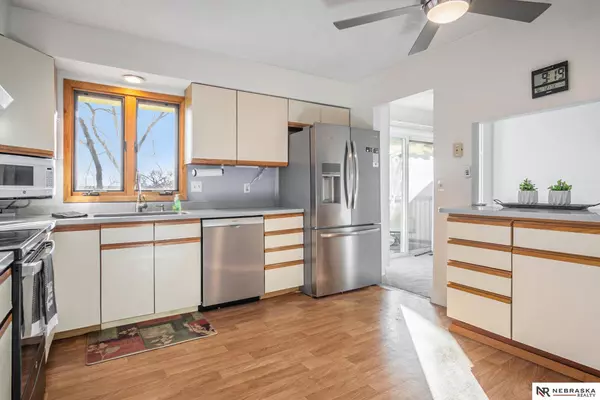 4725 S 81st Street, Ralston, NE 68127