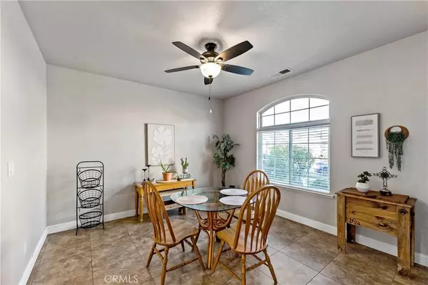 5904 E Kaviland AVE, Fresno, CA 93727