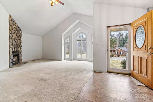 2363 24th Street LN NE, Hickory, NC 28601