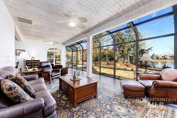 1074 W Two Rivers Ln, Eagle, ID 83616