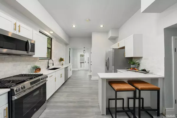 403 ELMHURST AVE, San Antonio, TX 78209-6609