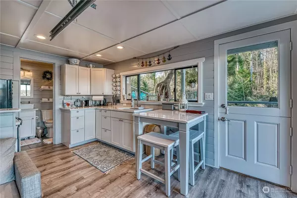 733 Fox DR, Fox Island, WA 98333