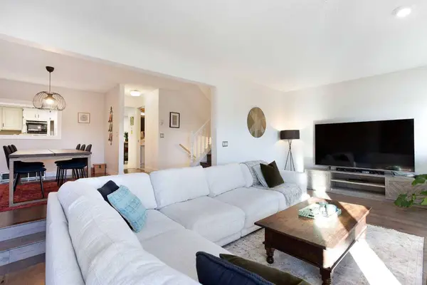 448 Strathcona DR SW #27, Calgary, AB T3H 1M3