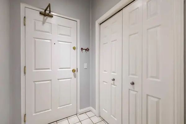 923 15 AVE SW #405, Calgary, AB T2R 0S2