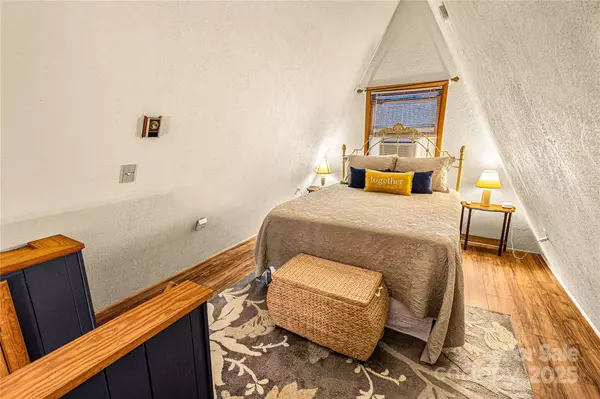 42 Rainbow Lake CIR, Black Mountain, NC 28711