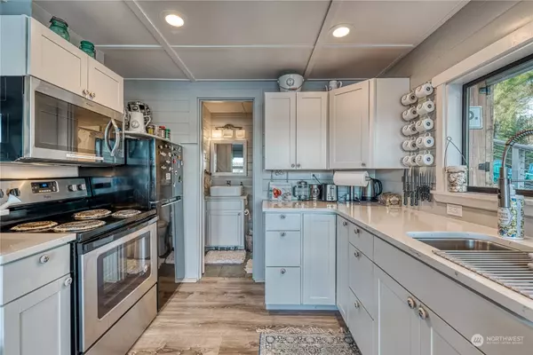 733 Fox DR, Fox Island, WA 98333