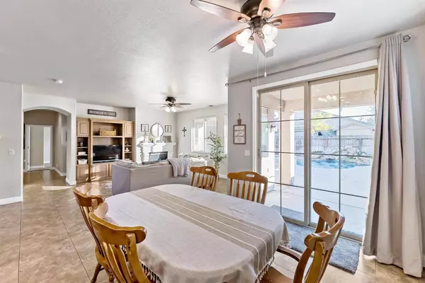 5904 E Kaviland AVE, Fresno, CA 93727