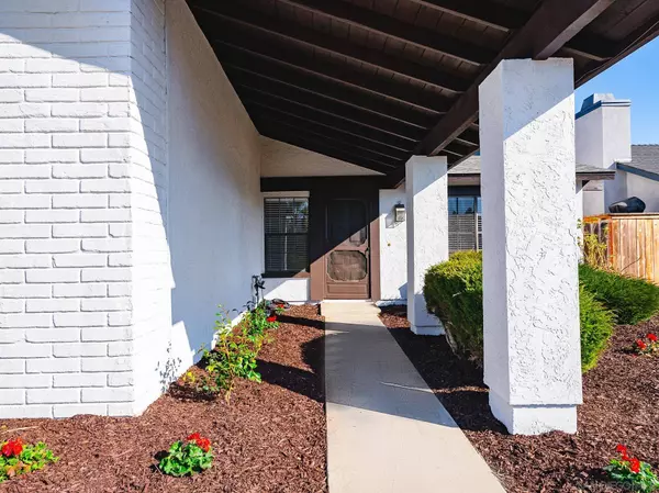 398 Coco Palms Dr, Oceanside, CA 92058