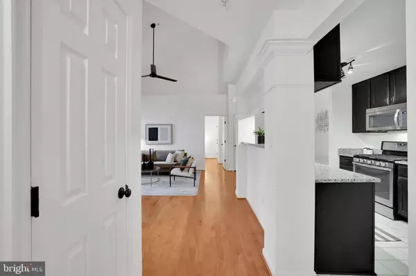 46604 ELLICOTT SQ #300, Sterling, VA 20165