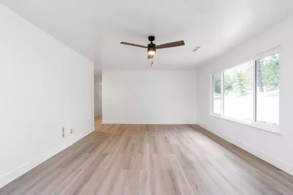 49702 Road 427, Oakhurst, CA 93644