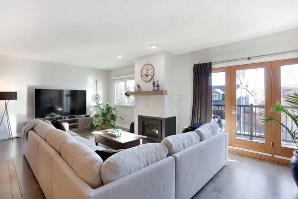 448 Strathcona DR SW #27, Calgary, AB T3H 1M3