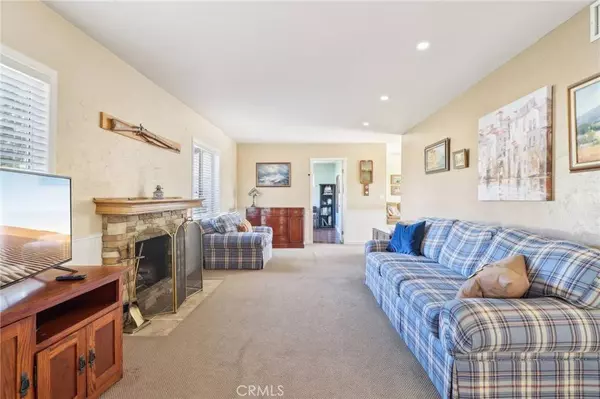 2106 Latham ST, Simi Valley, CA 93065