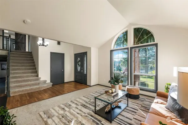 4002 Hollywood DR NE, Olympia, WA 98516