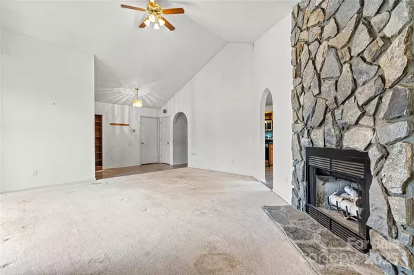 2363 24th Street LN NE, Hickory, NC 28601