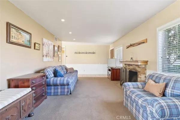 2106 Latham ST, Simi Valley, CA 93065