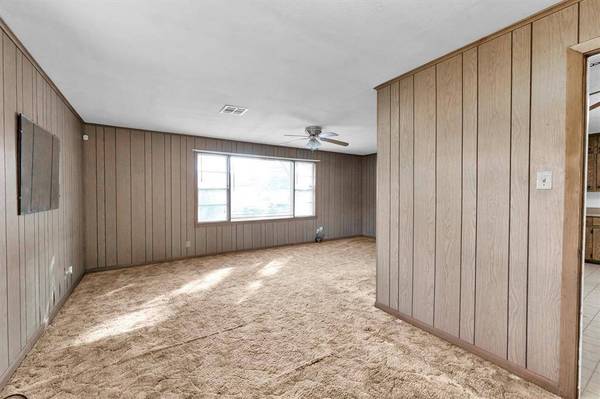 2742 Angier RD, Huntsville, TX 77340