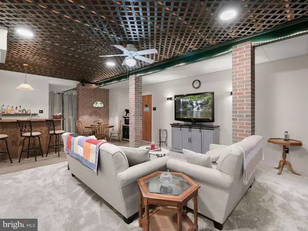 108 LONGVIEW DR, Baltimore, MD 21228