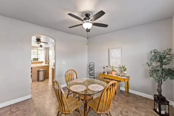 5904 E Kaviland AVE, Fresno, CA 93727