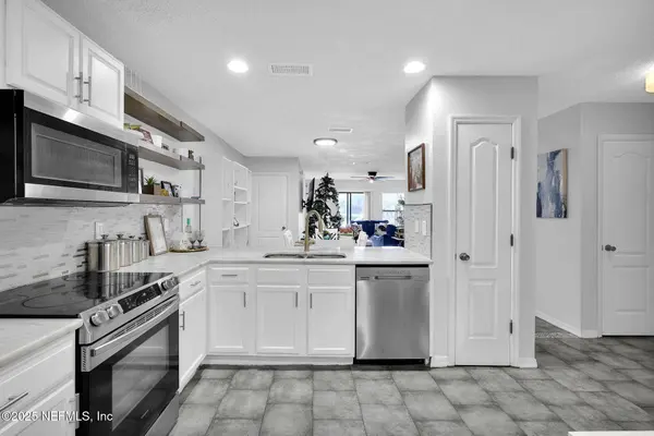 3223 ACADEMY PARK PL, Jacksonville, FL 32218