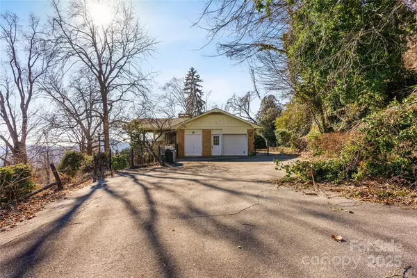 135 Valley View LN, Tryon, NC 28782