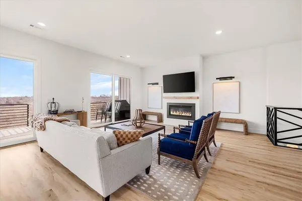 9188 Park Rd, Rogers, AR 72756