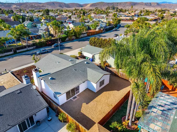 398 Coco Palms Dr, Oceanside, CA 92058