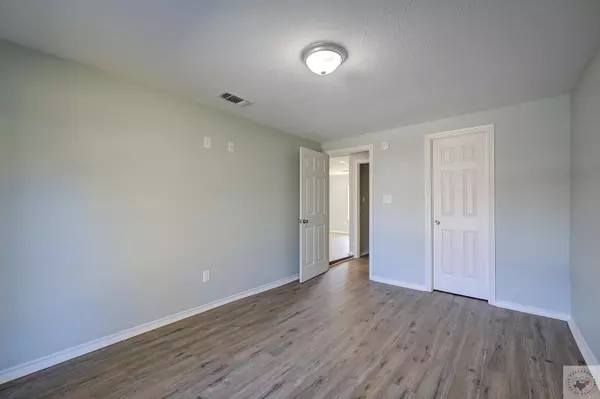 2211 N Akin Ave, Texarkana, TX 75501