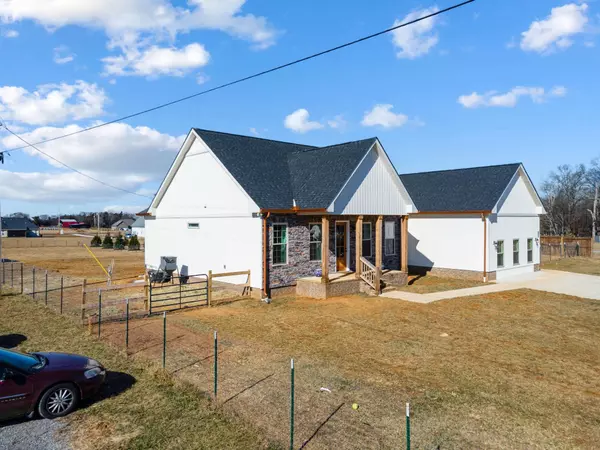 246 Green Acres Rd, Unionville, TN 37180