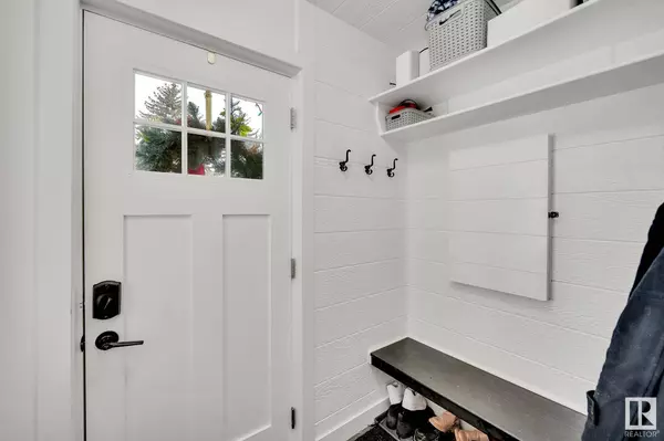 4448 114 AV NW, Edmonton, AB T5W 0T3