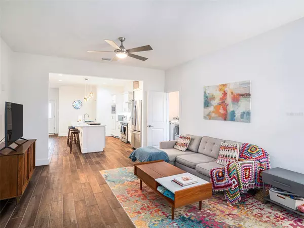 211 W BROAD ST, Tampa, FL 33604