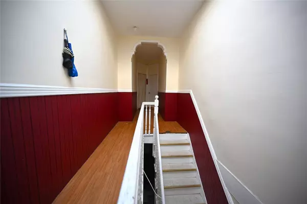 54-30 Arnold AVE, Maspeth, NY 11378