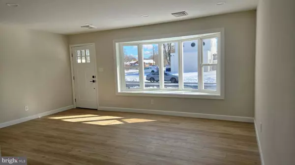 225 PENNSYLVANIA AVE, Clementon, NJ 08021