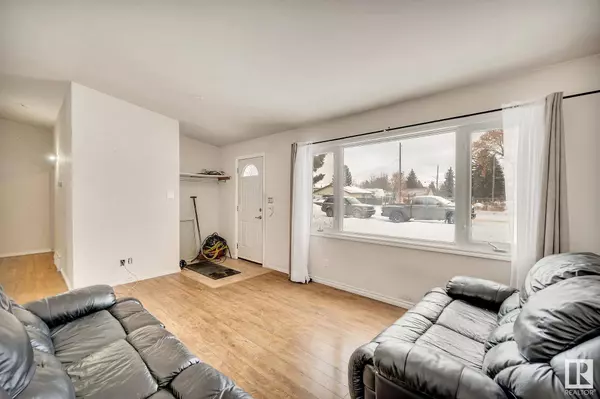 11022 159 ST NW, Edmonton, AB T5P 3C3