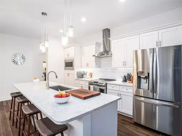 211 W BROAD ST, Tampa, FL 33604