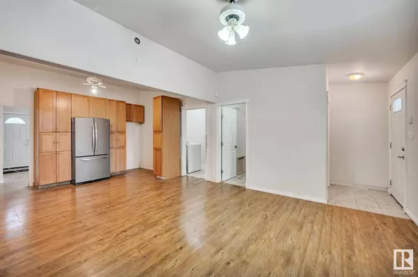 11022 159 ST NW, Edmonton, AB T5P 3C3